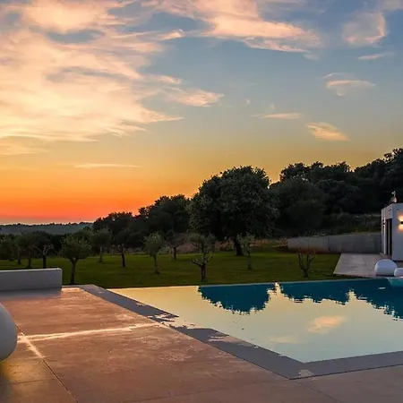 Holiday home Beautiful ! 4 Bedrooms ! Message On Whats Sapp For Info!