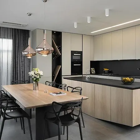 Holiday home Beautiful ! 4 Bedrooms ! Message On Whats Sapp For Info!