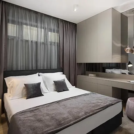 Beautiful ! 4 Bedrooms ! Message On Whats Sapp For Info!