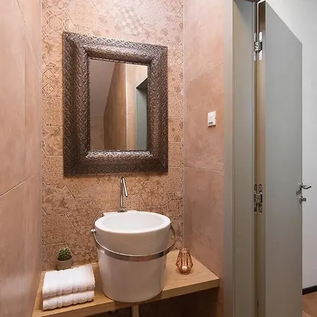 Beautiful ! 4 Bedrooms ! Message On Whats Sapp For Info!