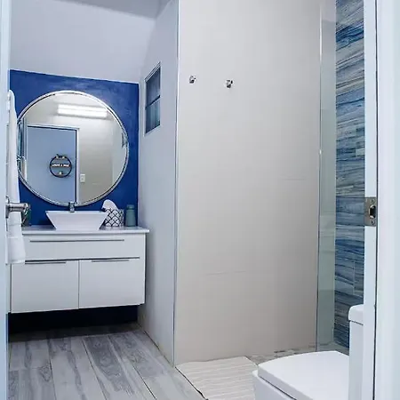 Beautiful ! 4 Bedrooms ! Message On Whats Sapp For Info!