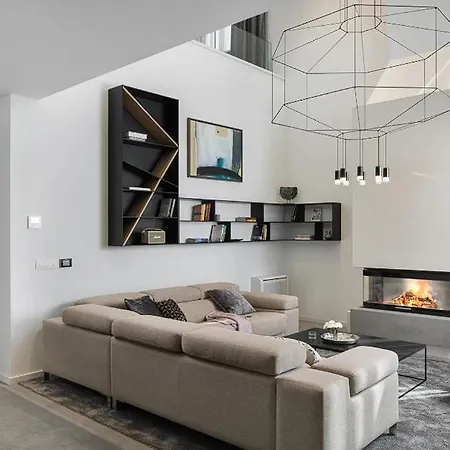 Beautiful ! 4 Bedrooms ! Message On Whats Sapp For Info!